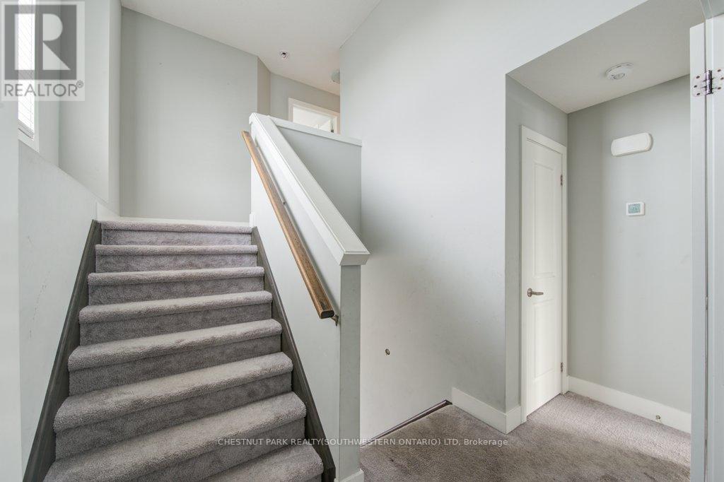 Photo 32 of 62 745 Chelton Road, London South ON