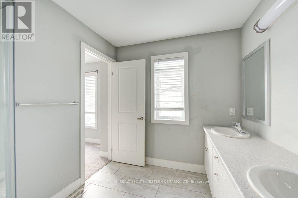 Photo 11 of 62 745 Chelton Road, London South ON
