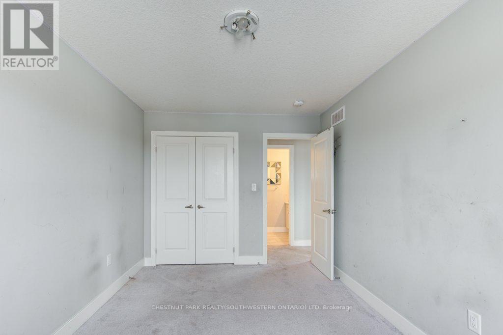 Photo 10 of 62 745 Chelton Road, London South ON