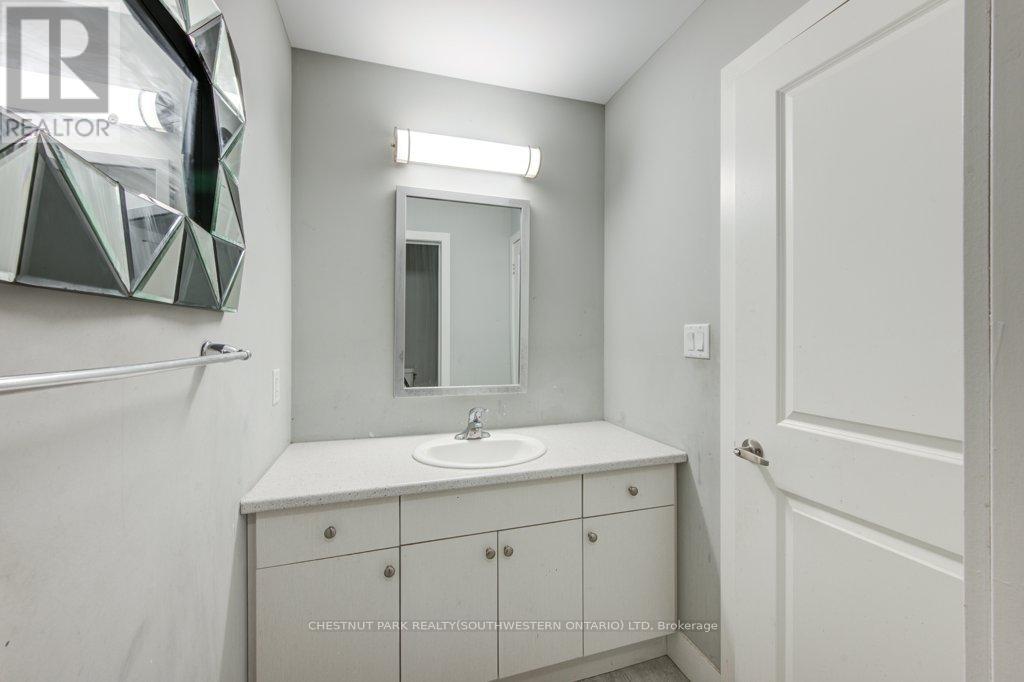 Photo 15 of 62 745 Chelton Road, London South ON