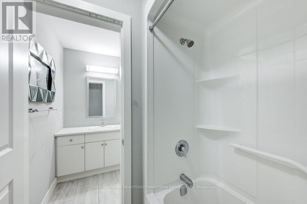 Photo 4 of 62 745 Chelton Road, London South ON