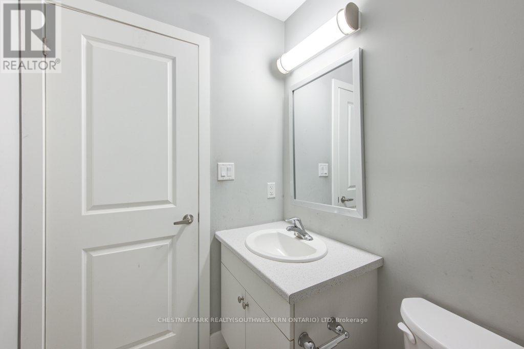 Photo 19 of 62 745 Chelton Road, London South ON