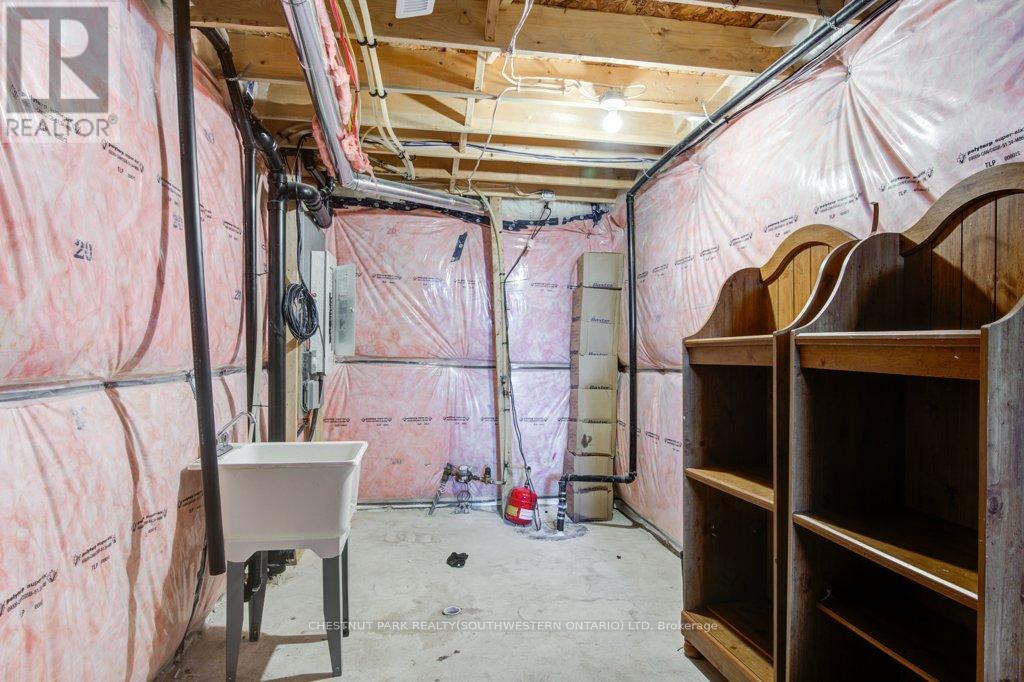 Photo 31 of 62 745 Chelton Road, London South ON