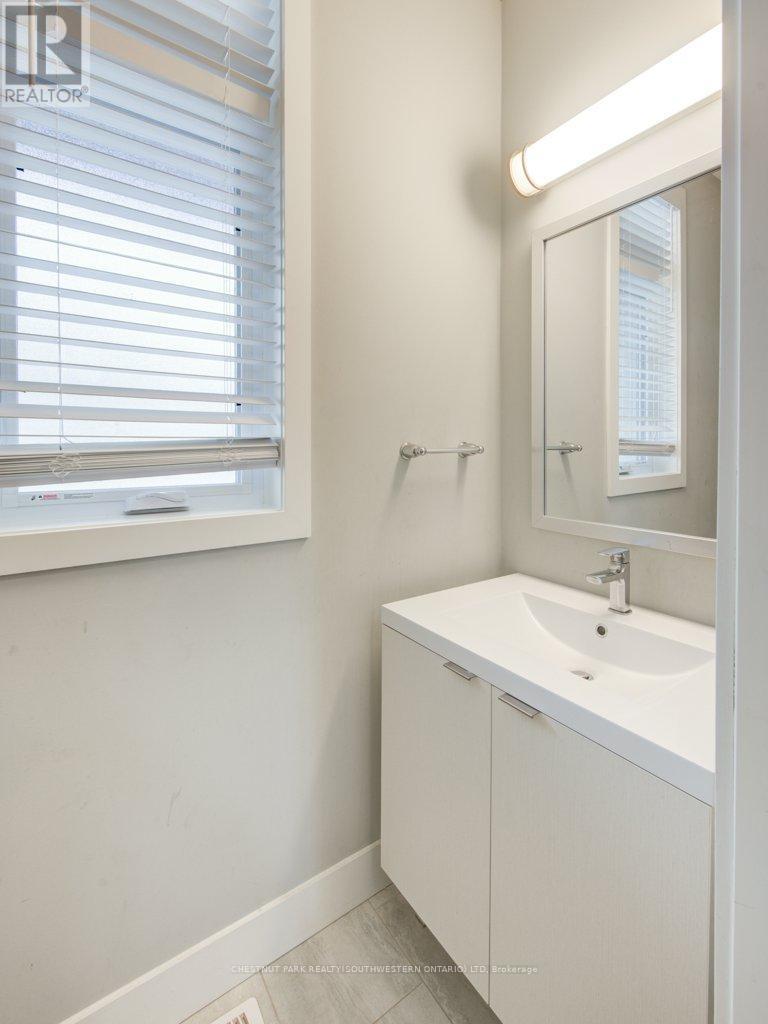 Photo 34 of 62 745 Chelton Road, London South ON