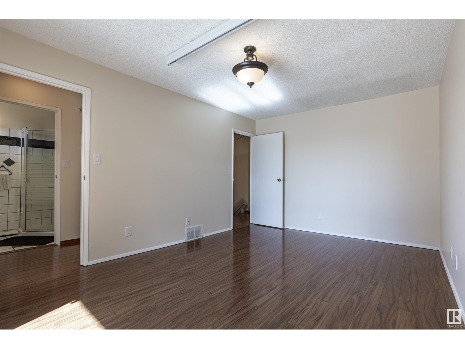 Single Family House for Sale in   ST NW Edmonton 
