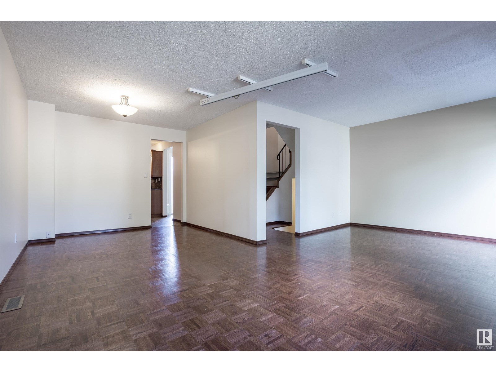 Single Family House for Sale in   ST NW Edmonton 