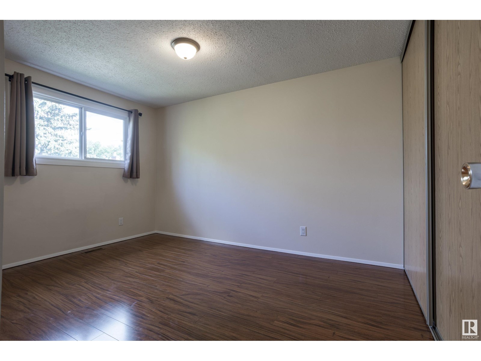 Single Family House for Sale in   ST NW Edmonton 