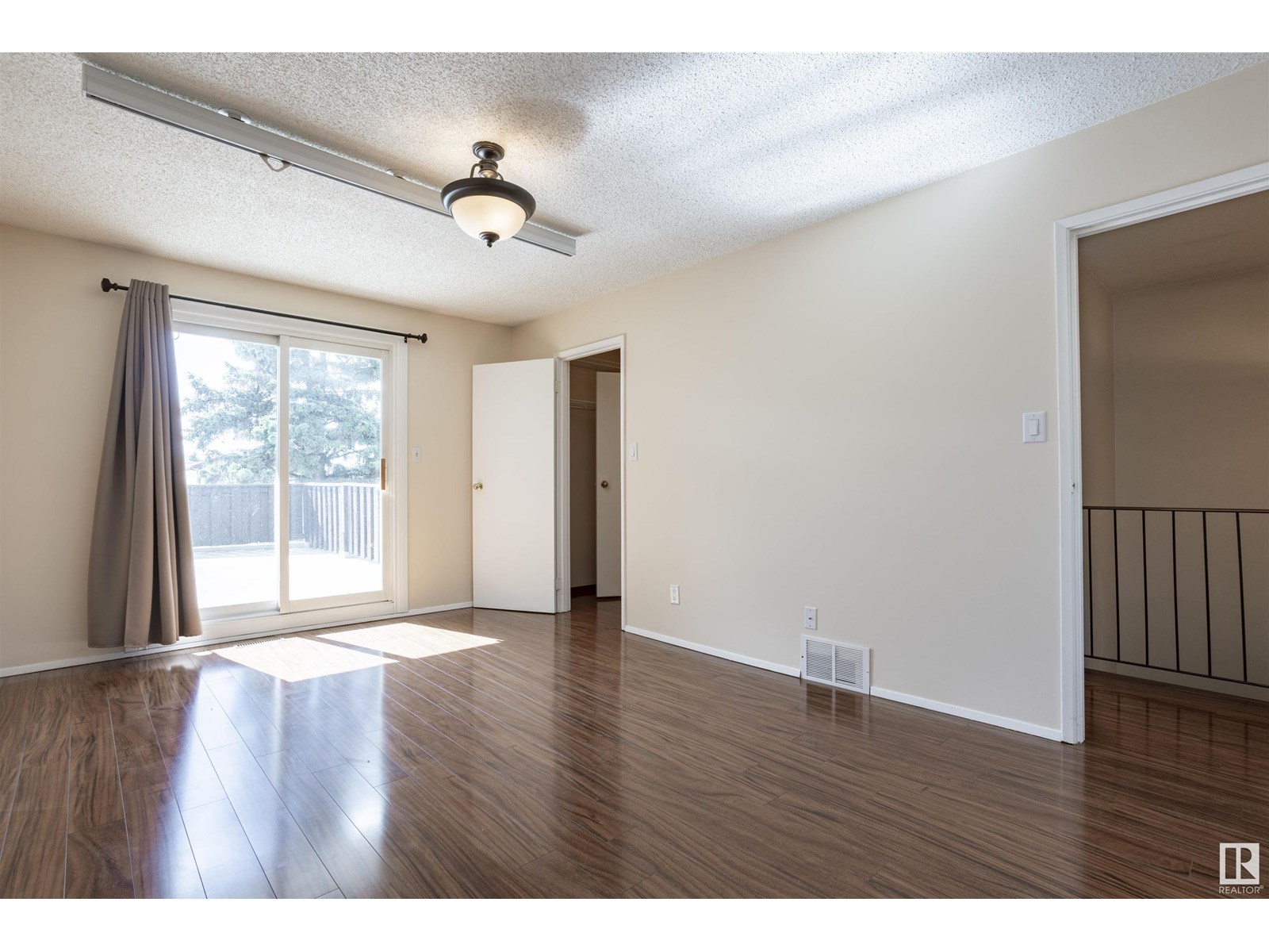 Single Family House for Sale in   ST NW Edmonton 