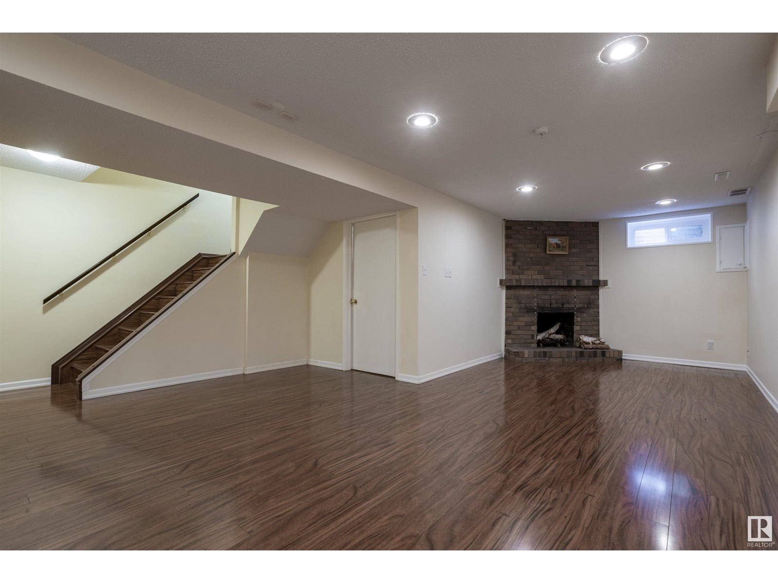 Single Family House for Sale in   ST NW Edmonton 