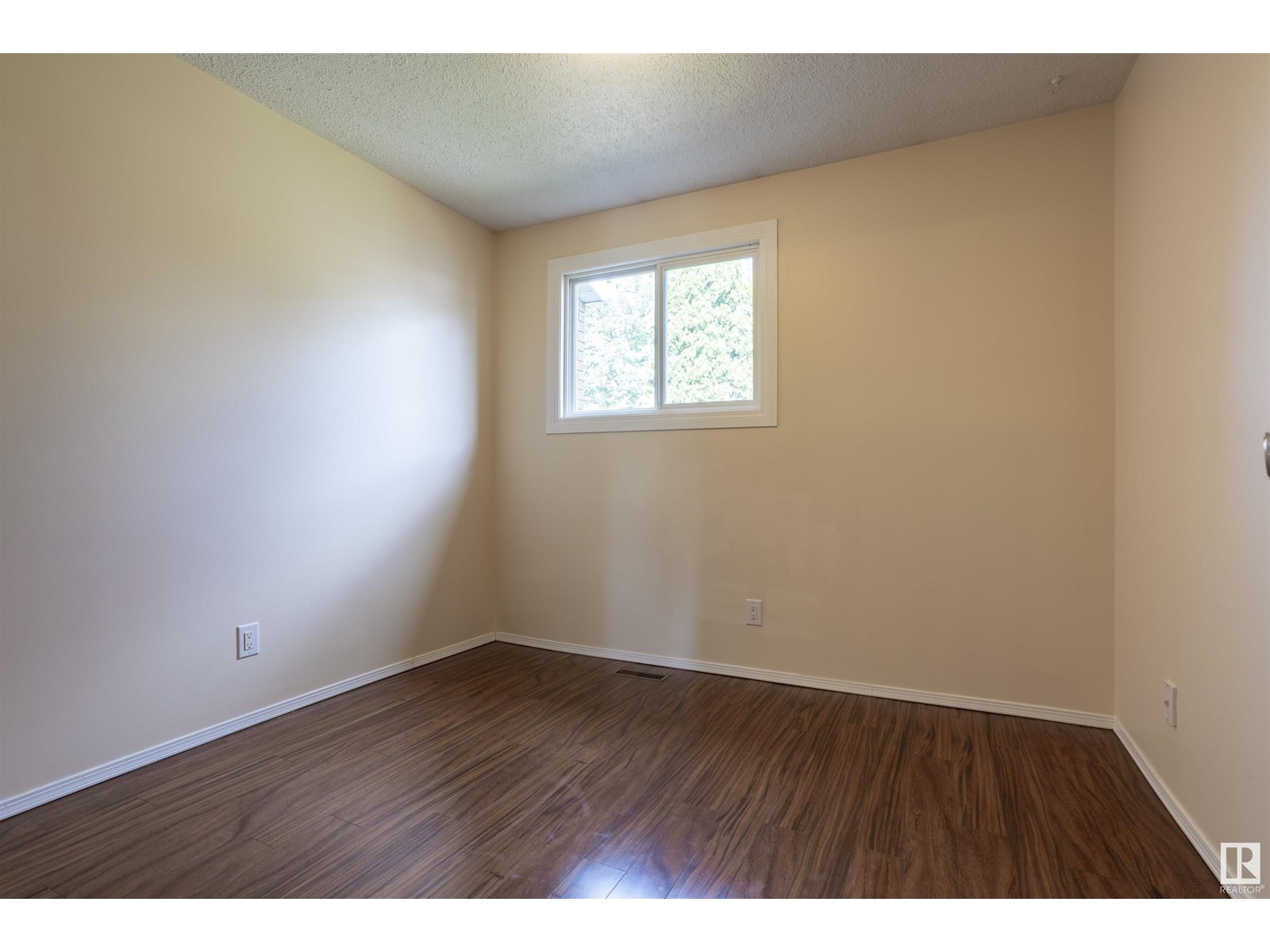 Single Family House for Sale in   ST NW Edmonton 
