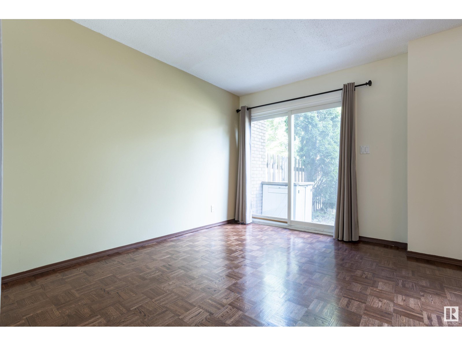Single Family House for Sale in   ST NW Edmonton 