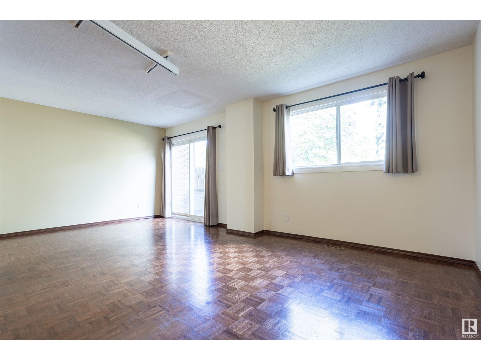 Single Family House for Sale in   ST NW Edmonton 