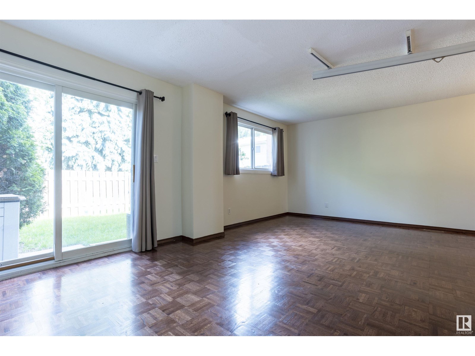 Single Family House for Sale in   ST NW Edmonton 