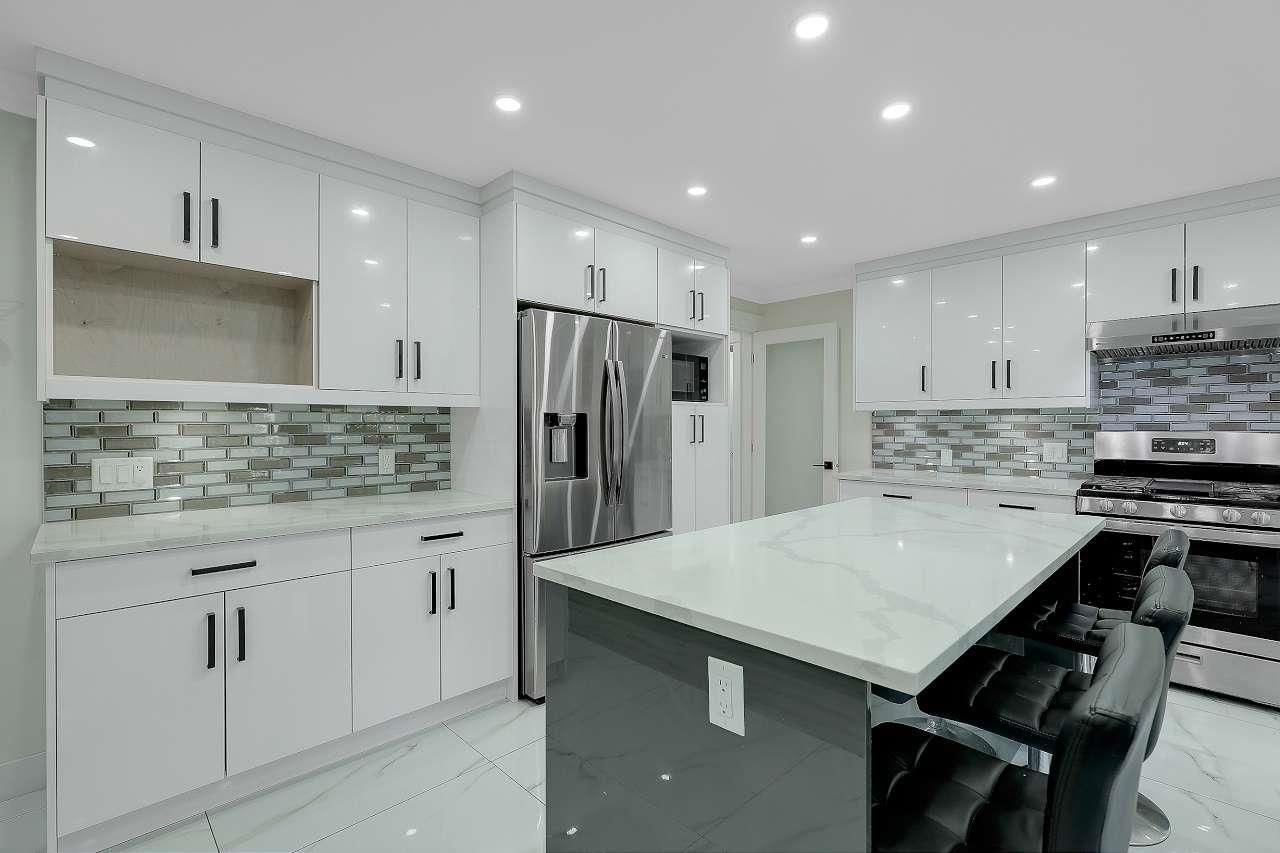 Photo 13 of 15738 97 Avenue, Surrey BC