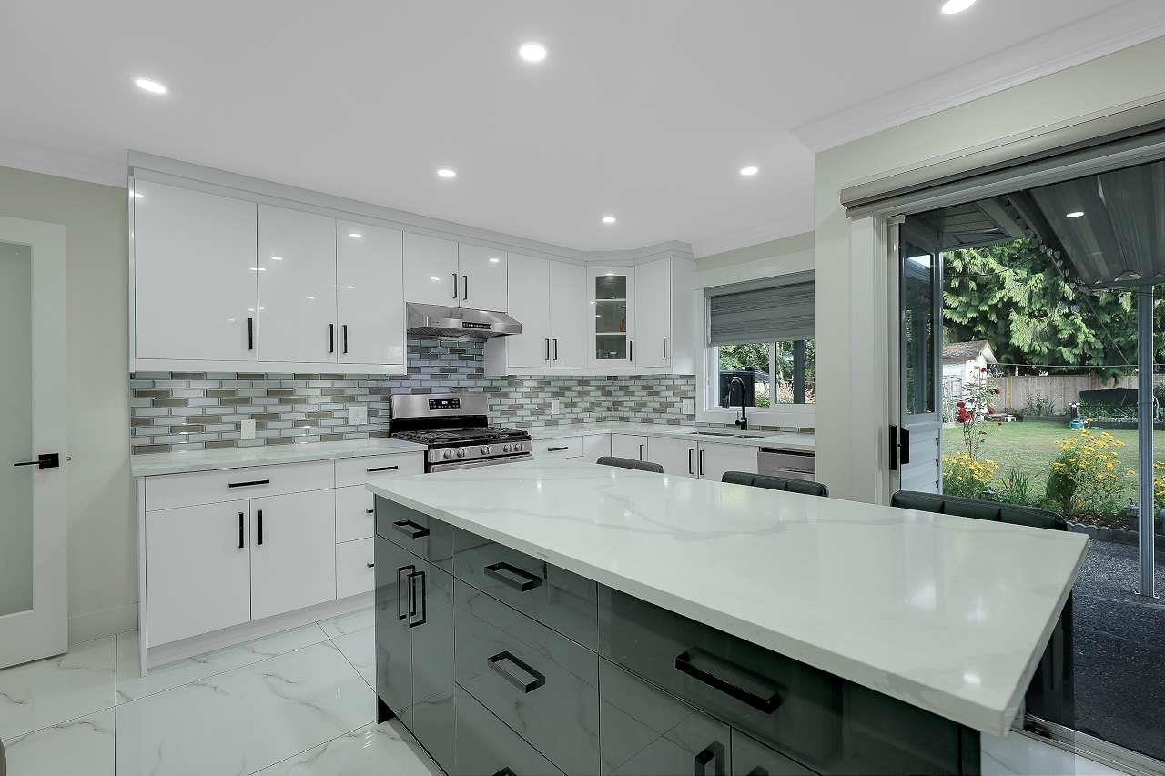 Photo 10 of 15738 97 Avenue, Surrey BC