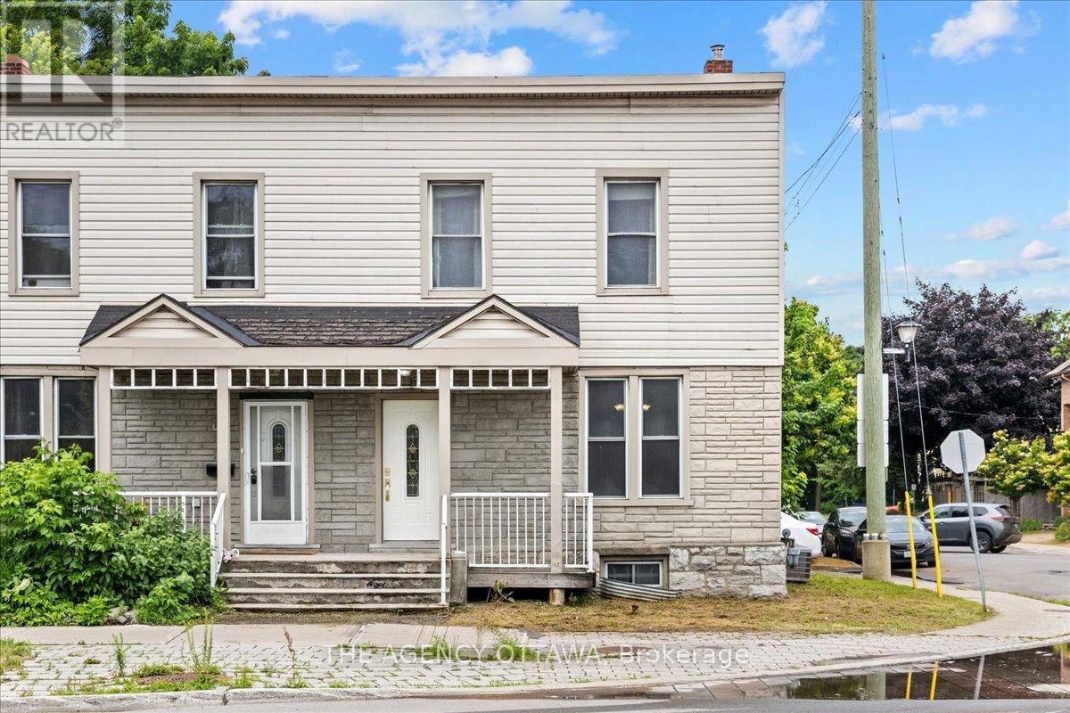 Charming end unit townhome in Lower Town.