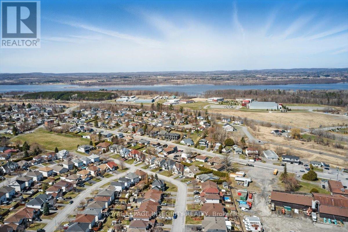 Photo 48 of 137 Beaumont Avenue, Clarencerockland ON