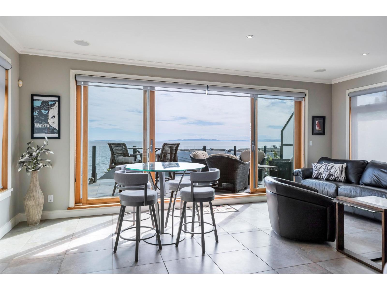 Photo 11 of 15364 Victoria Avenue, White Rock BC