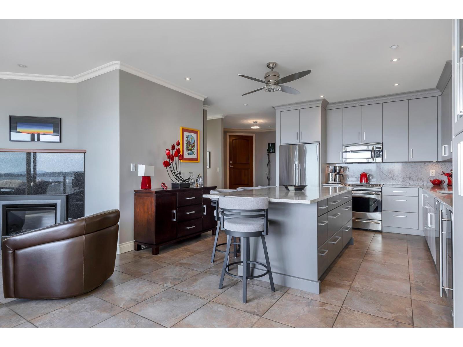 Photo 9 of 15364 Victoria Avenue, White Rock BC