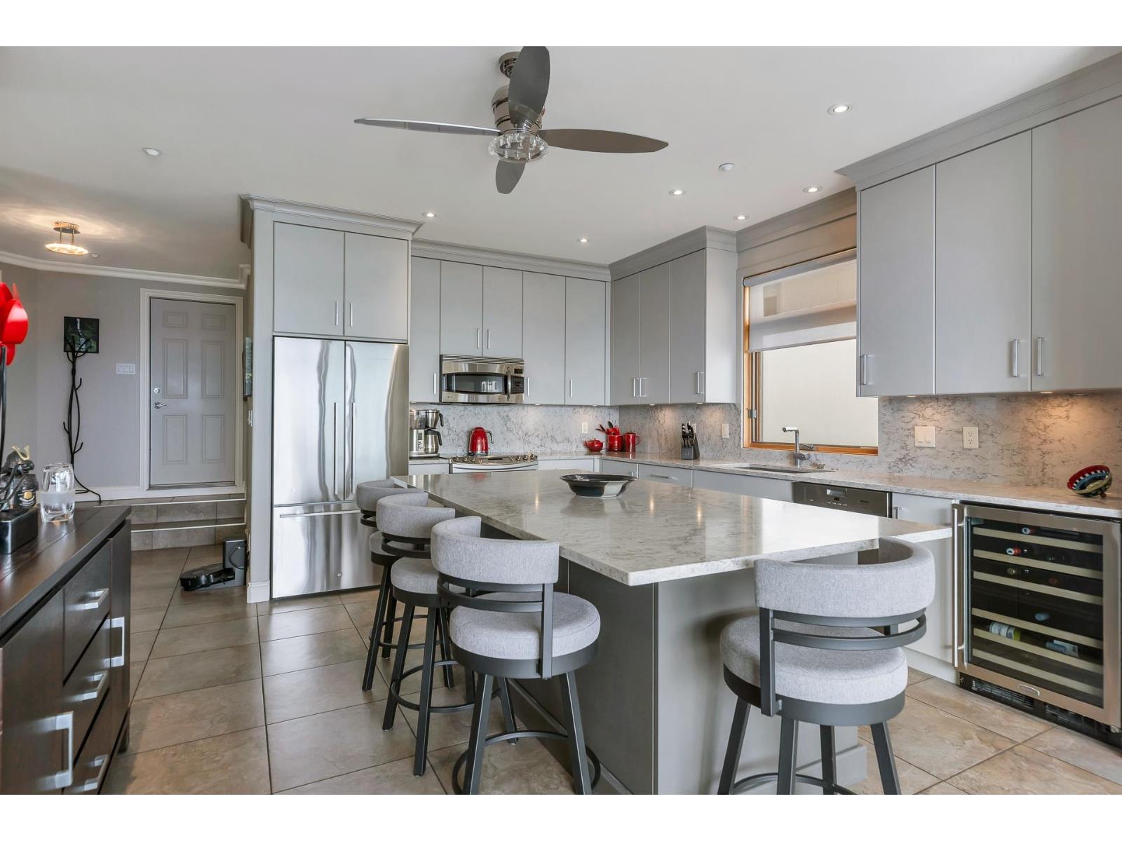 Photo 7 of 15364 Victoria Avenue, White Rock BC