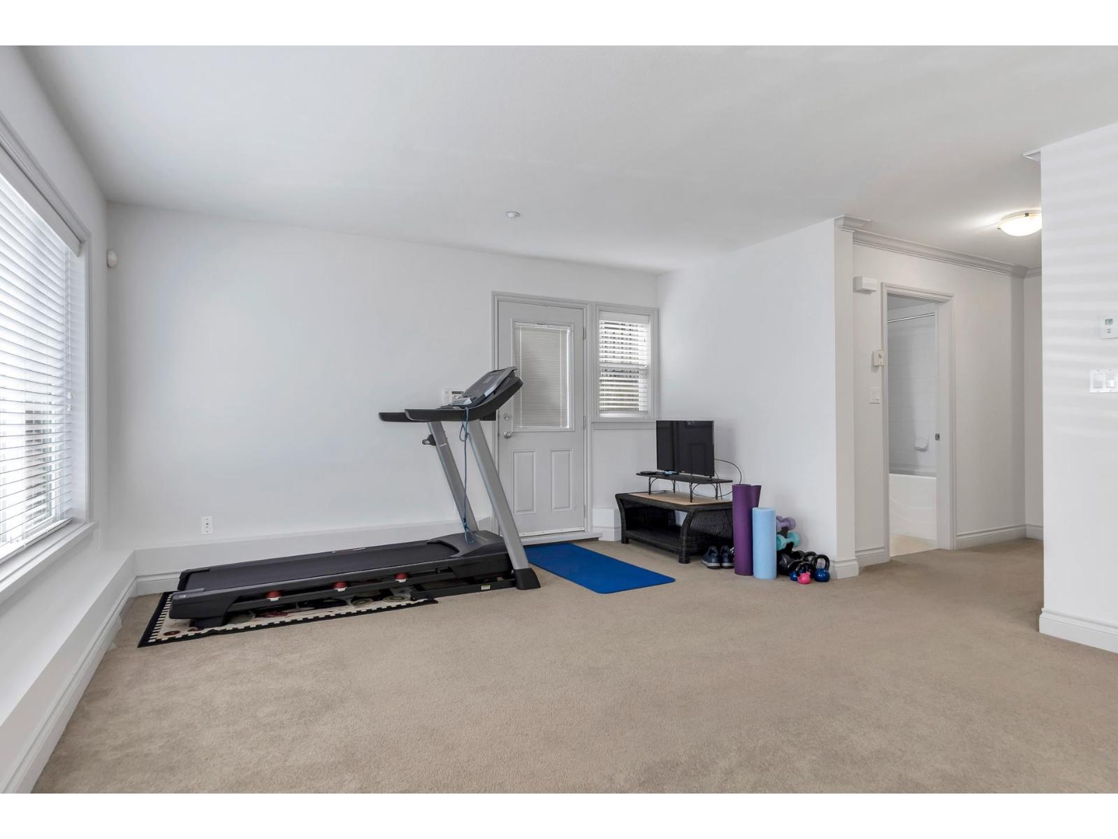 Photo 39 of 15364 Victoria Avenue, White Rock BC
