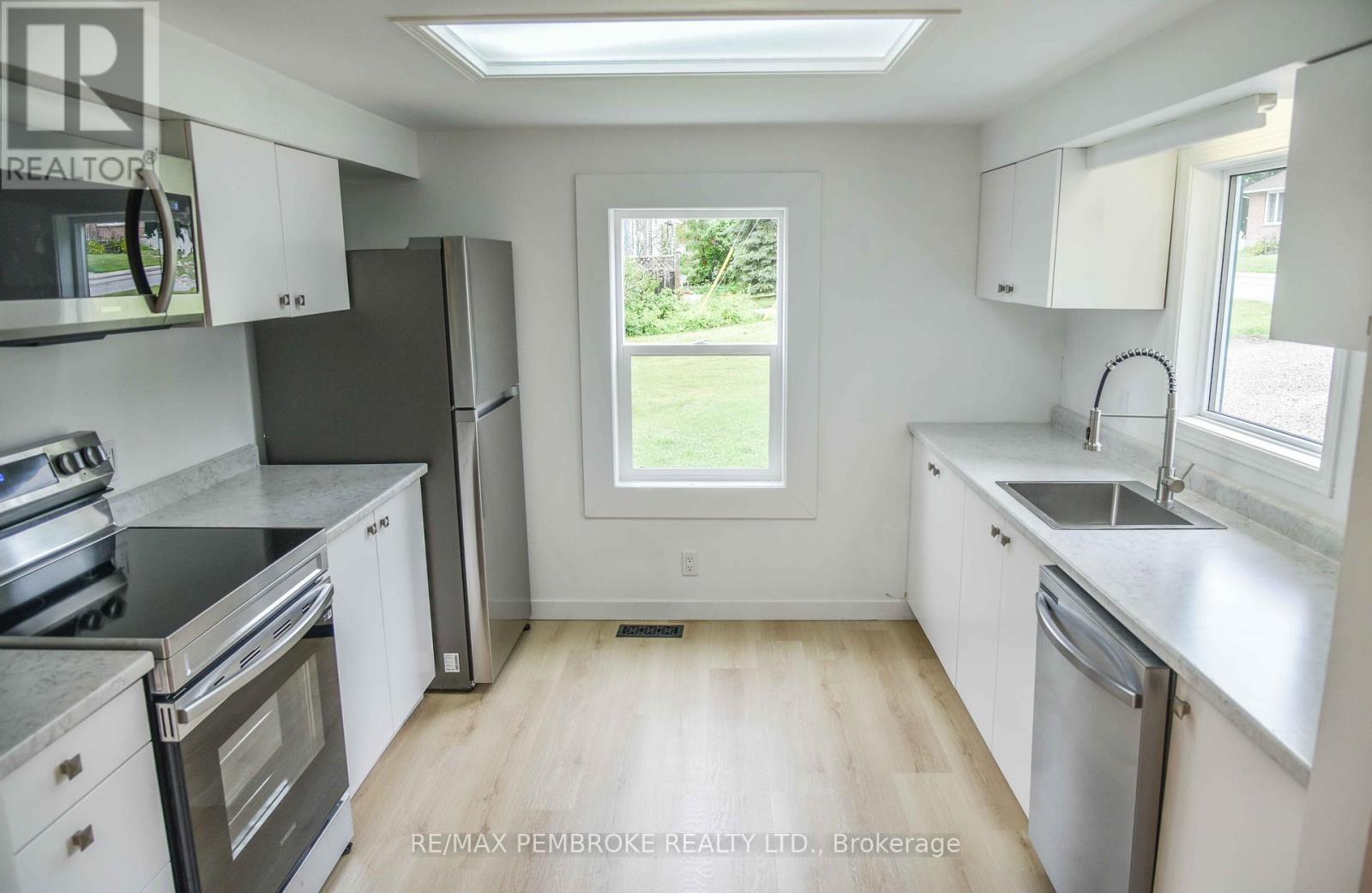 Photo 10 of 279 Lisgar Avenue, Renfrew ON