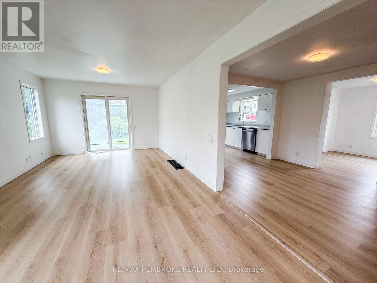 Photo 16 of 279 Lisgar Avenue, Renfrew ON