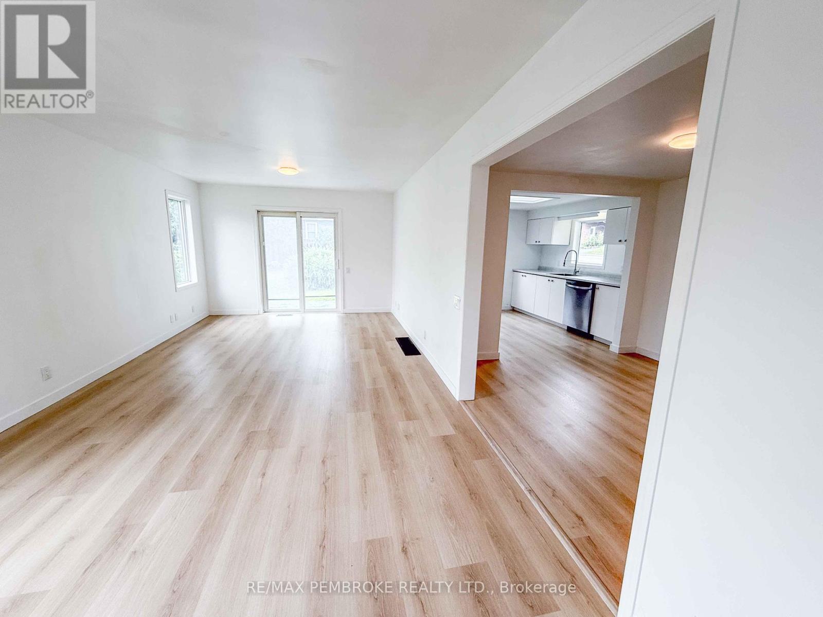 Photo 17 of 279 Lisgar Avenue, Renfrew ON