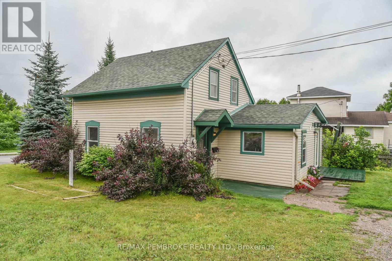 Photo 2 of 279 Lisgar Avenue, Renfrew ON