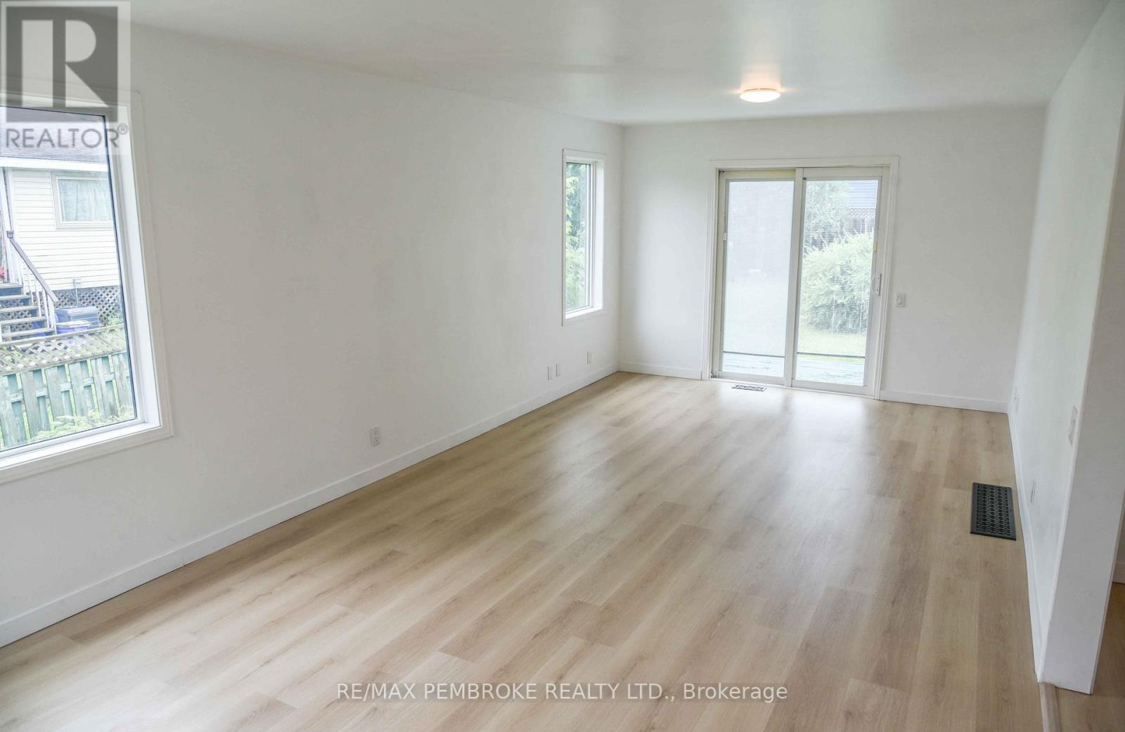Photo 20 of 279 Lisgar Avenue, Renfrew ON