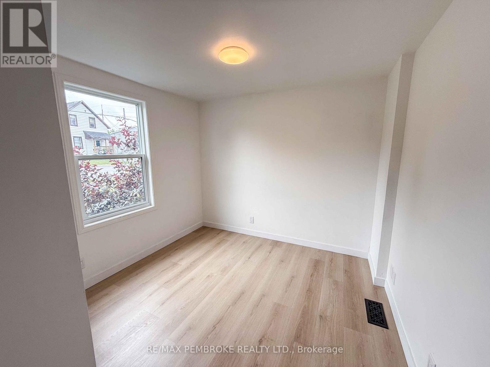 Photo 26 of 279 Lisgar Avenue, Renfrew ON
