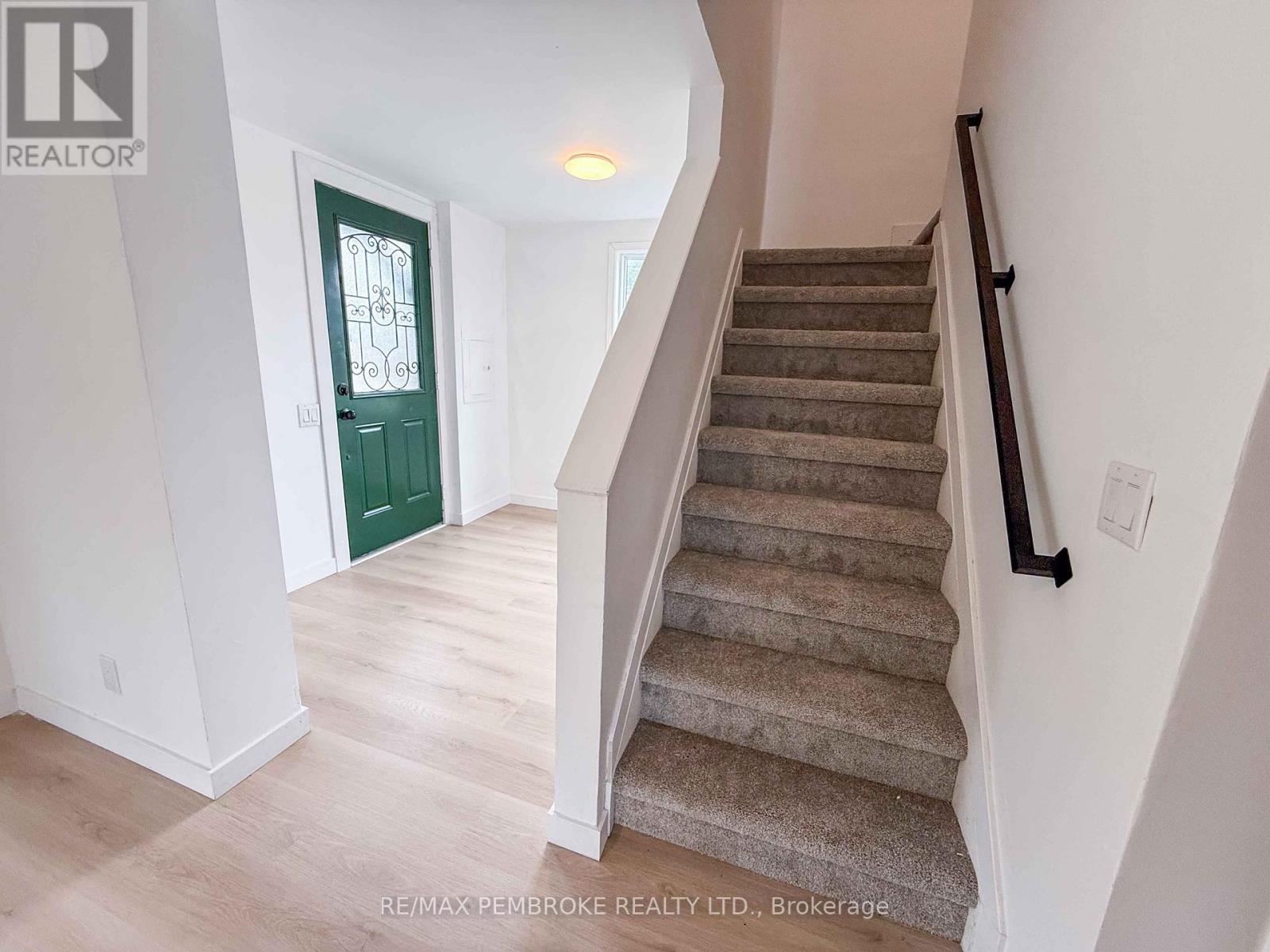 Photo 5 of 279 Lisgar Avenue, Renfrew ON