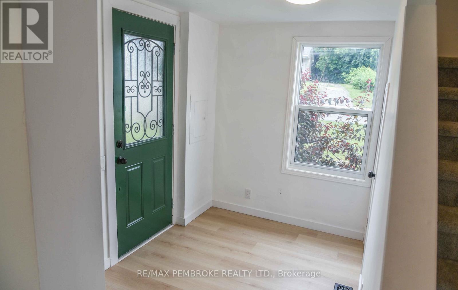 Photo 6 of 279 Lisgar Avenue, Renfrew ON