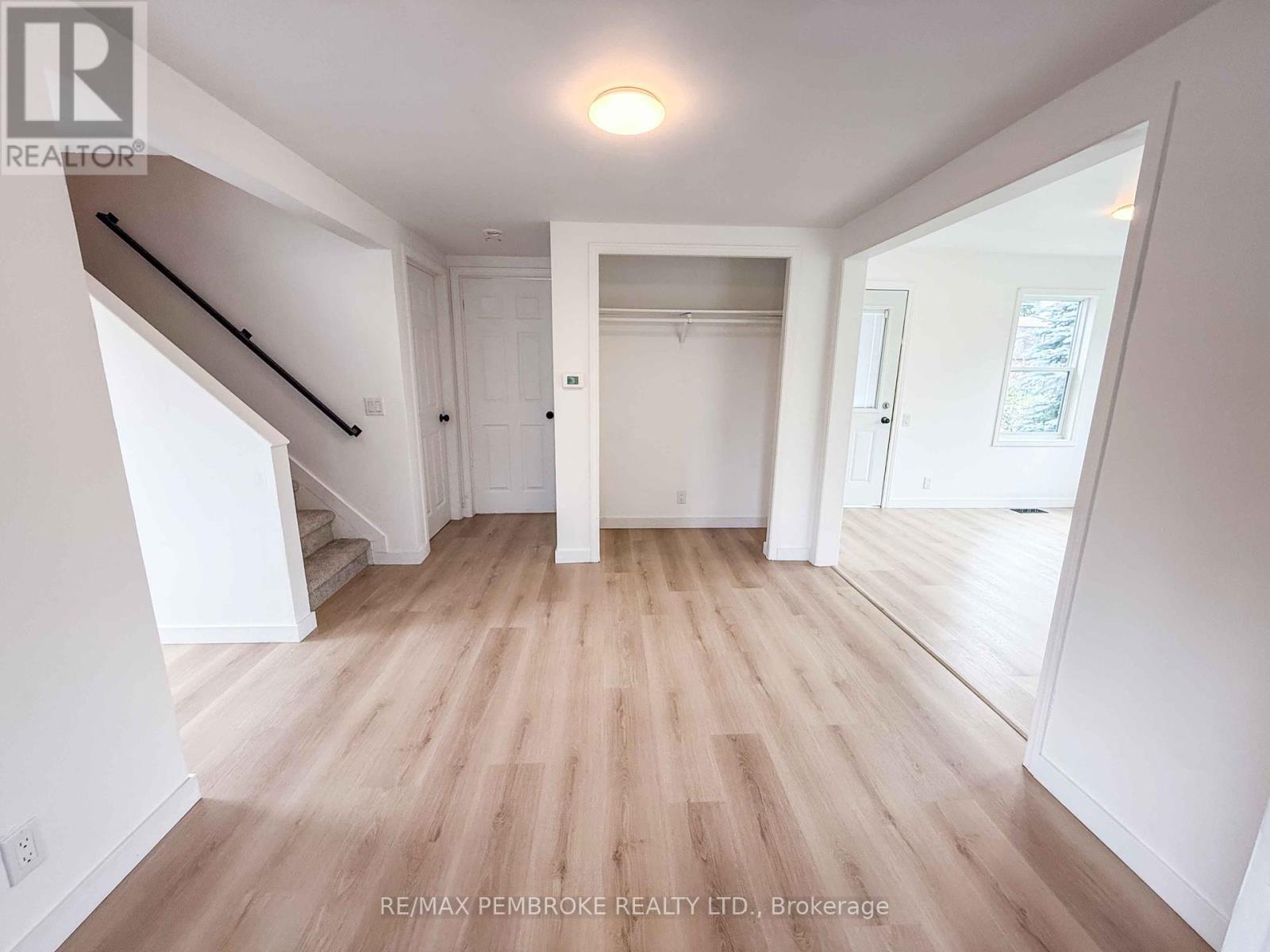 Photo 7 of 279 Lisgar Avenue, Renfrew ON