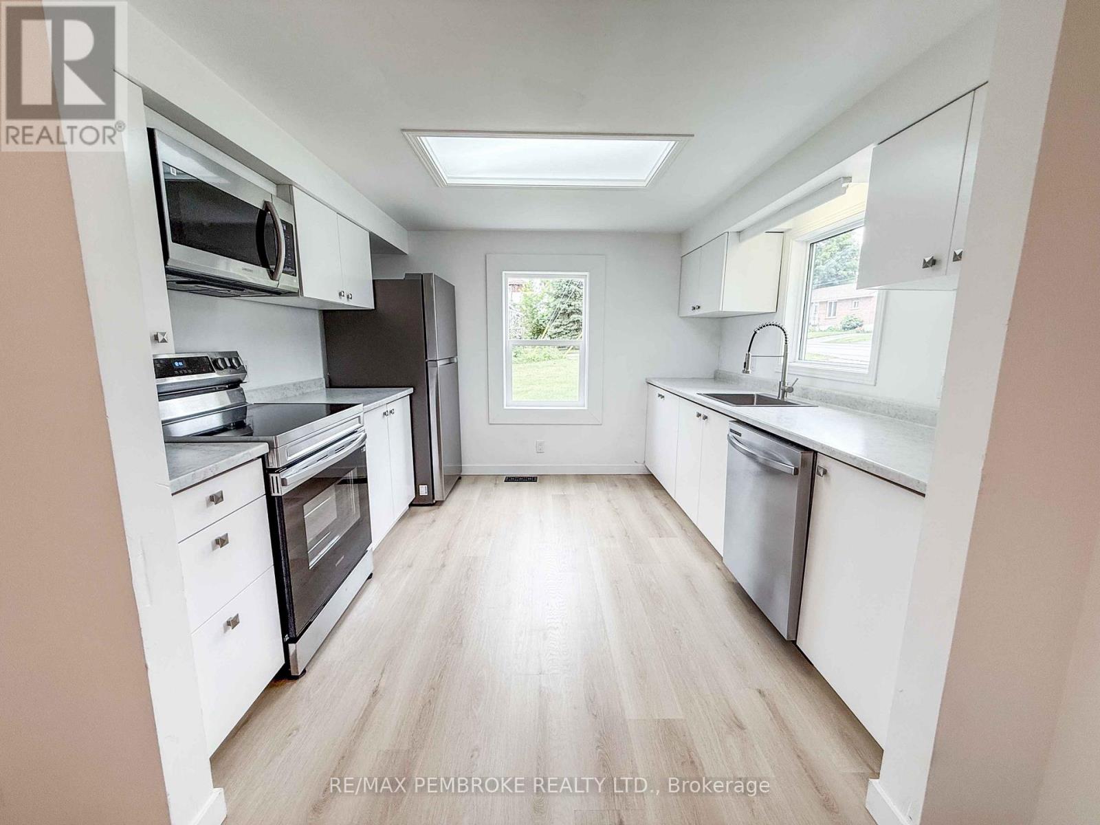 Photo 9 of 279 Lisgar Avenue, Renfrew ON