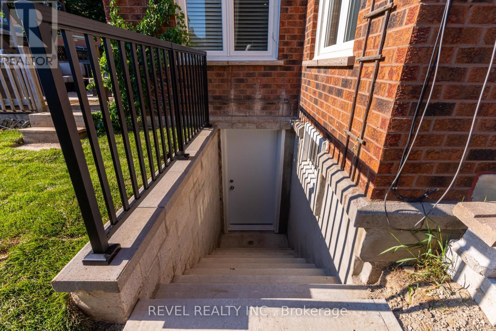 Single Family House for Sale in  LONE OAK AVENUE Brampton (Westgate) 