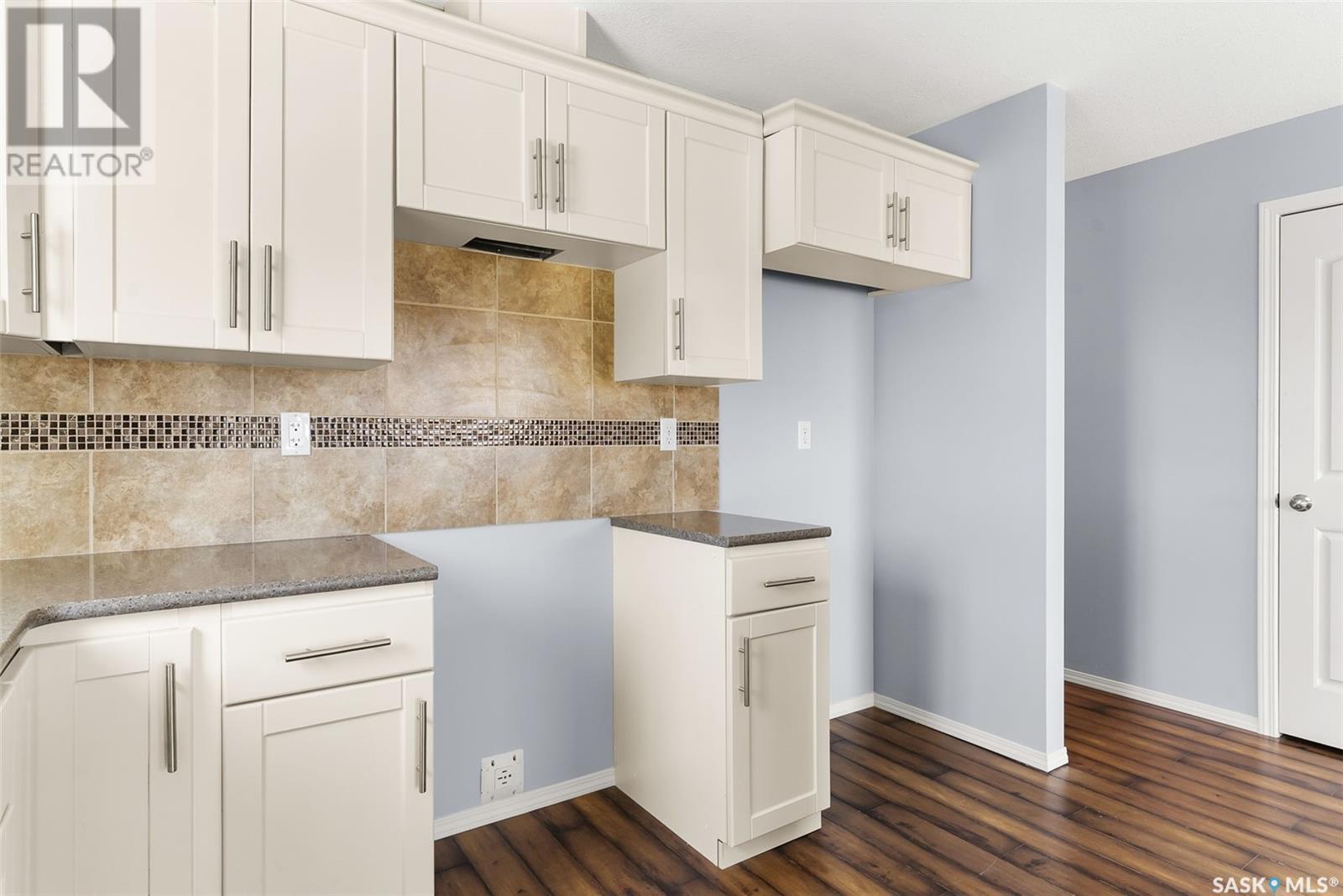 Photo 10 of 177 Chateau Crescent, Pilot Butte SK
