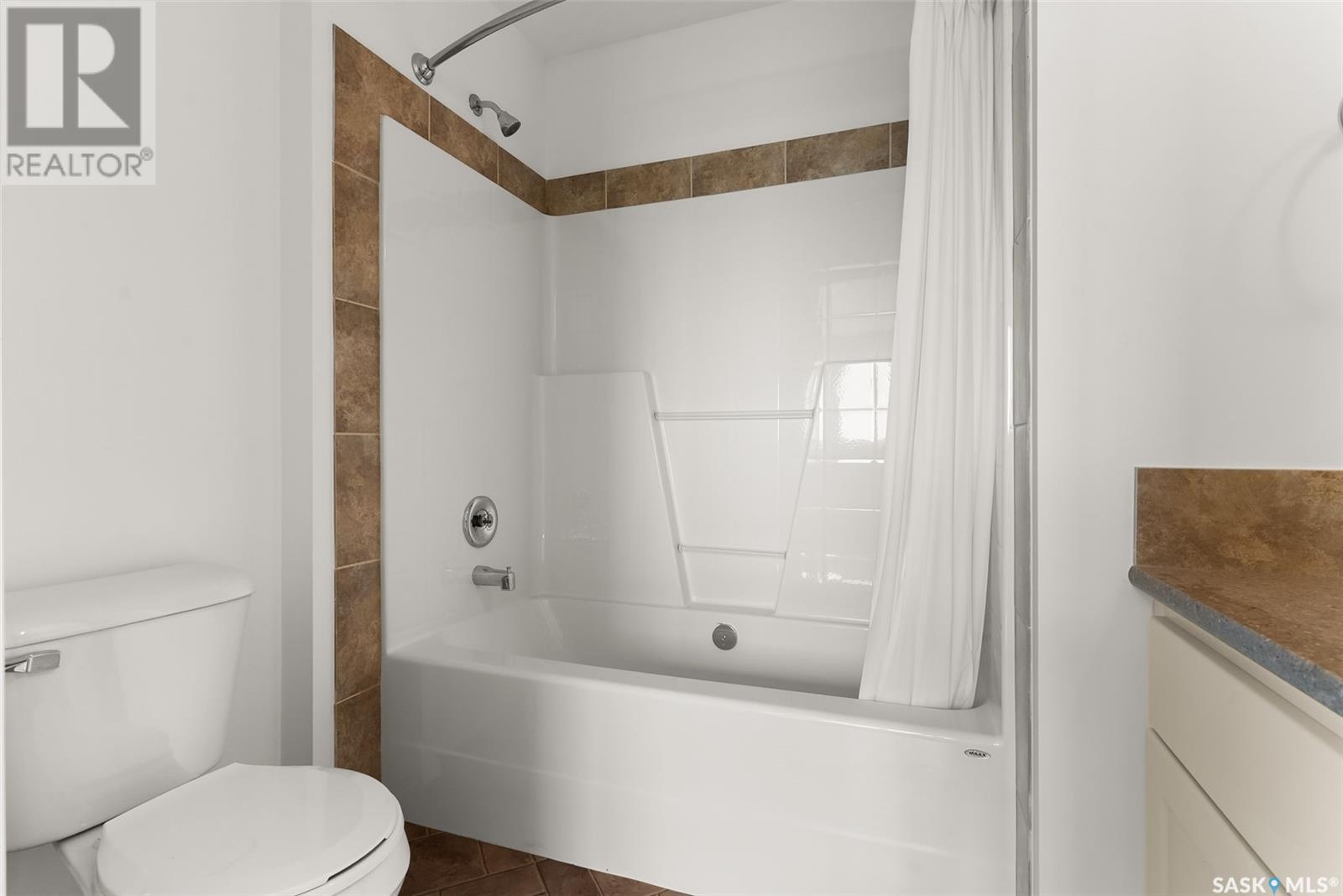 Photo 16 of 177 Chateau Crescent, Pilot Butte SK