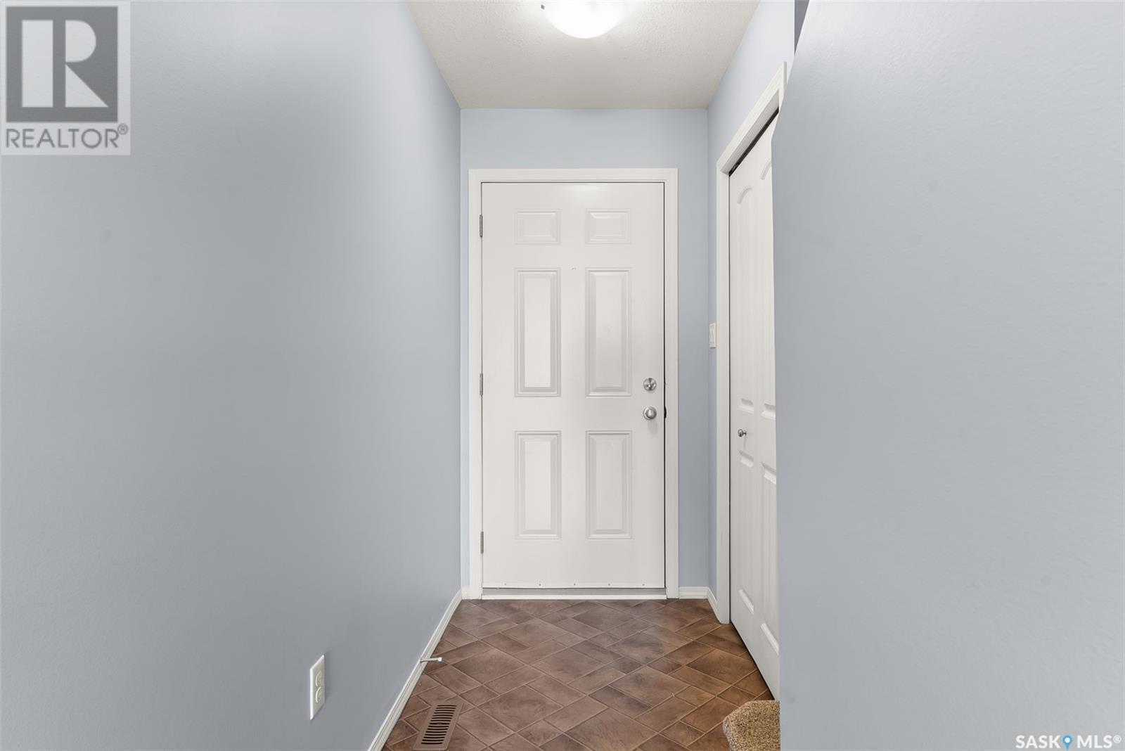 Photo 3 of 177 Chateau Crescent, Pilot Butte SK