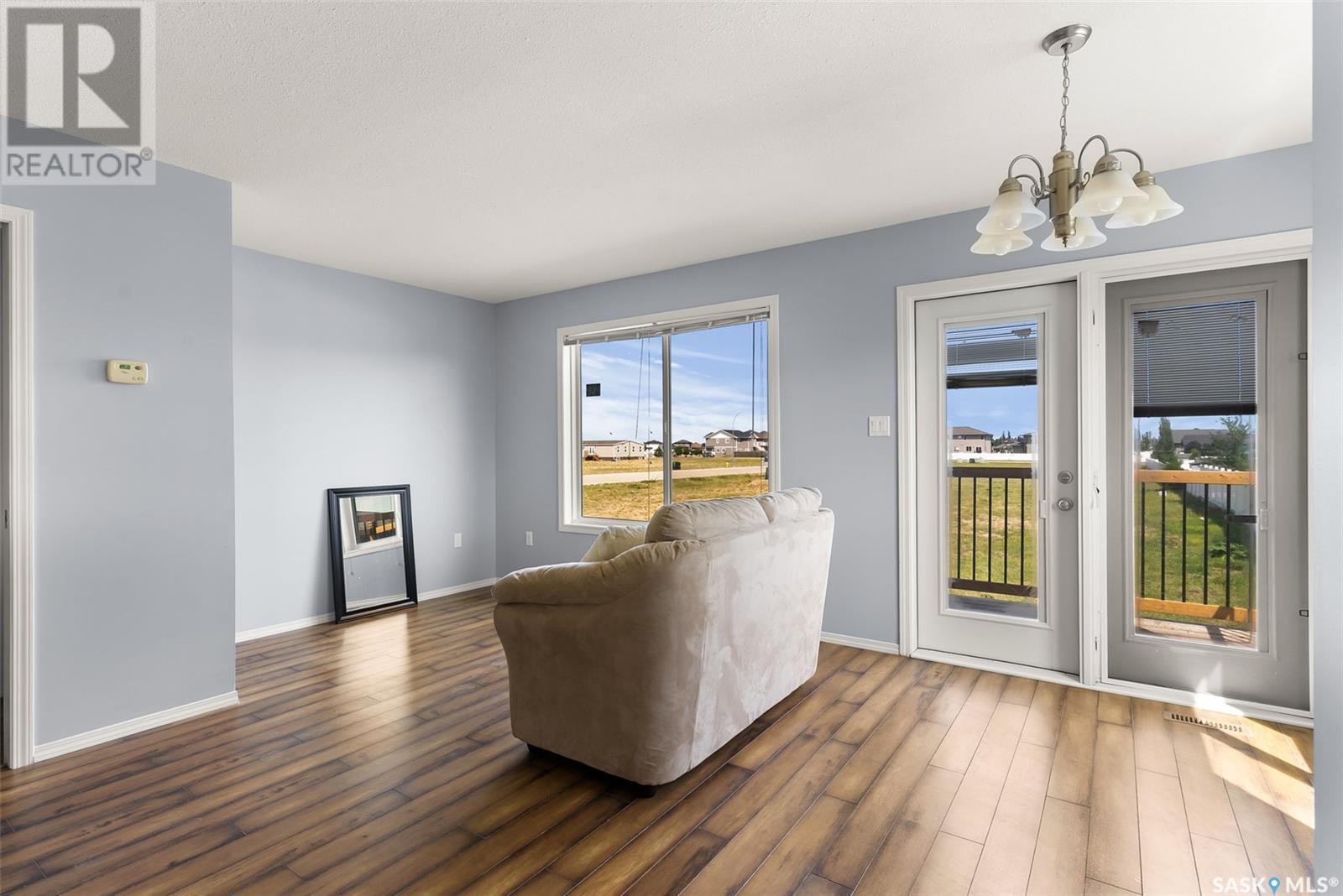 Photo 5 of 177 Chateau Crescent, Pilot Butte SK