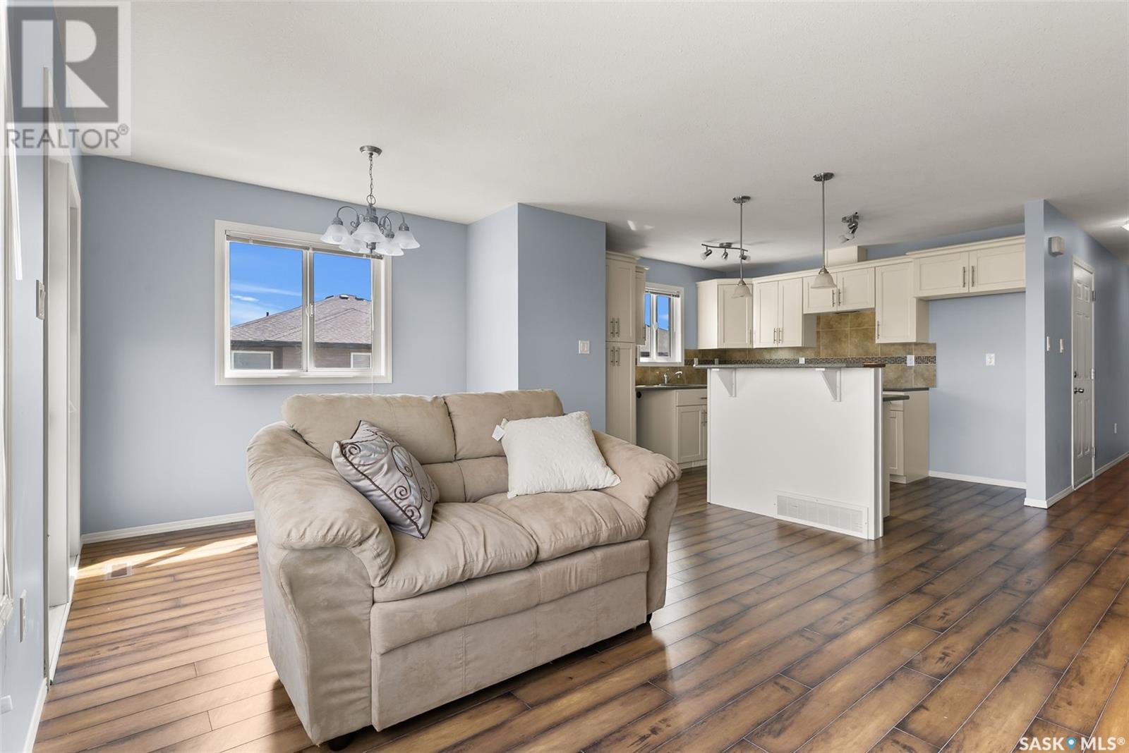 Photo 7 of 177 Chateau Crescent, Pilot Butte SK