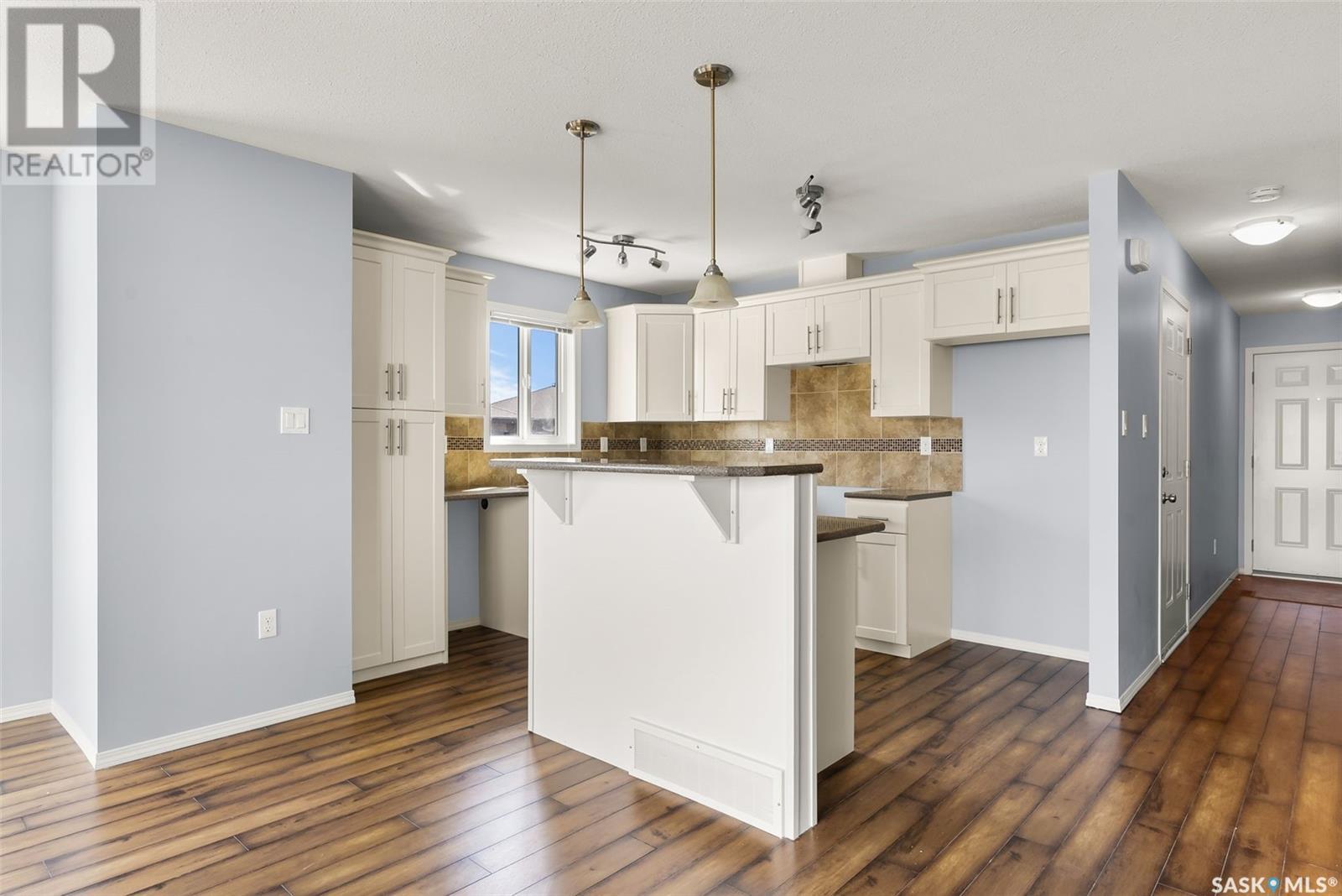 Photo 8 of 177 Chateau Crescent, Pilot Butte SK
