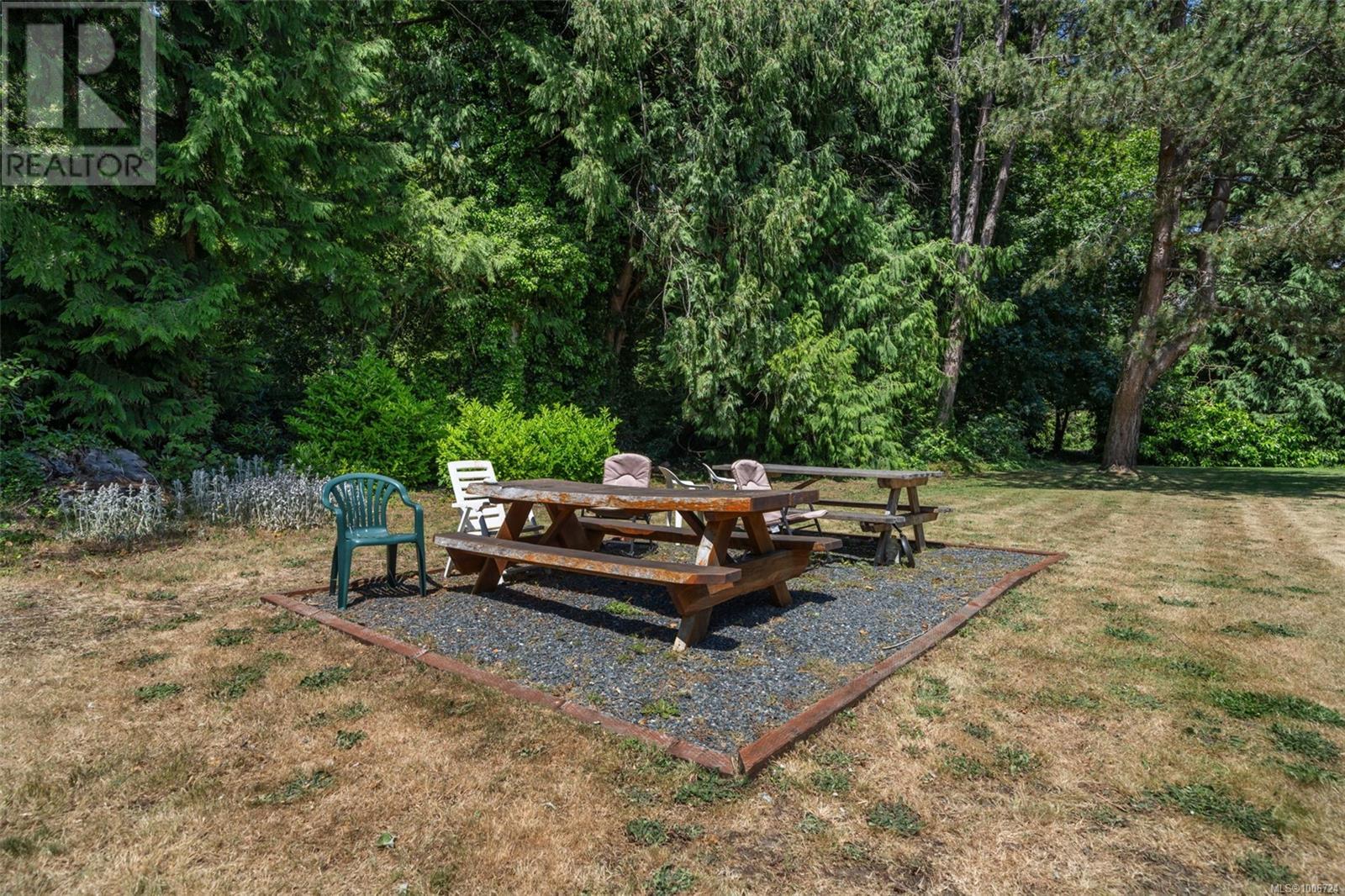 10 1976 Glenidle Rd, Sooke