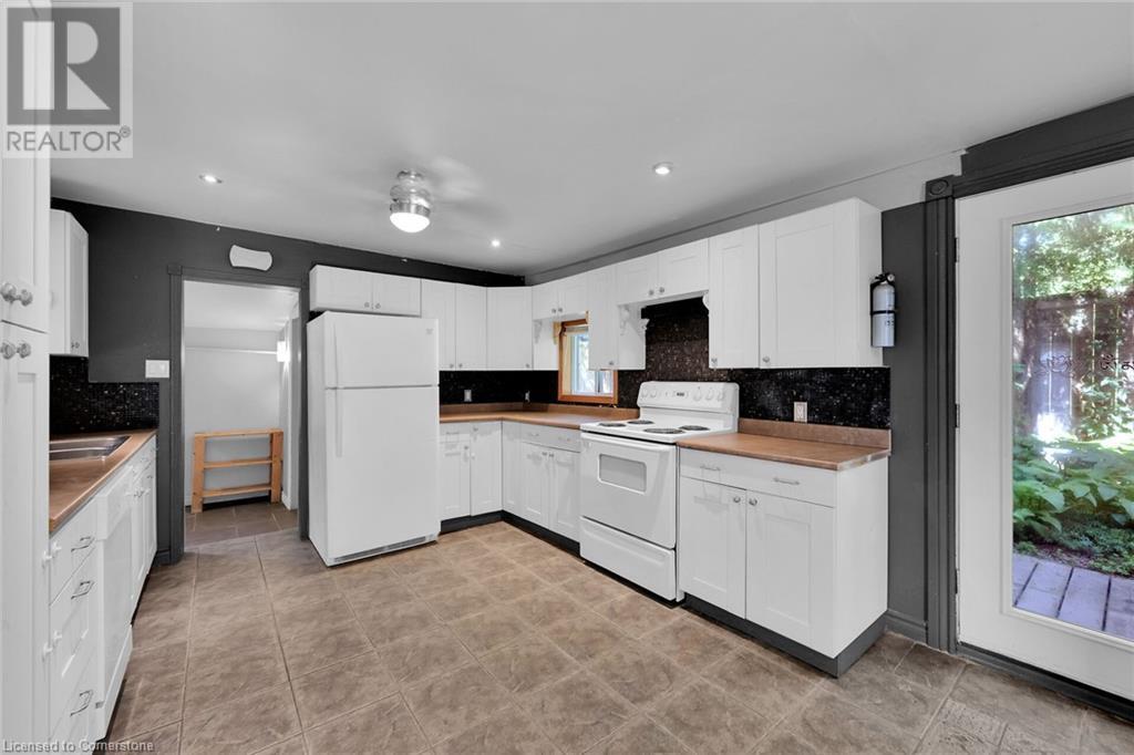 Photo 24 of 126 Mountain Road, Grimsby ON