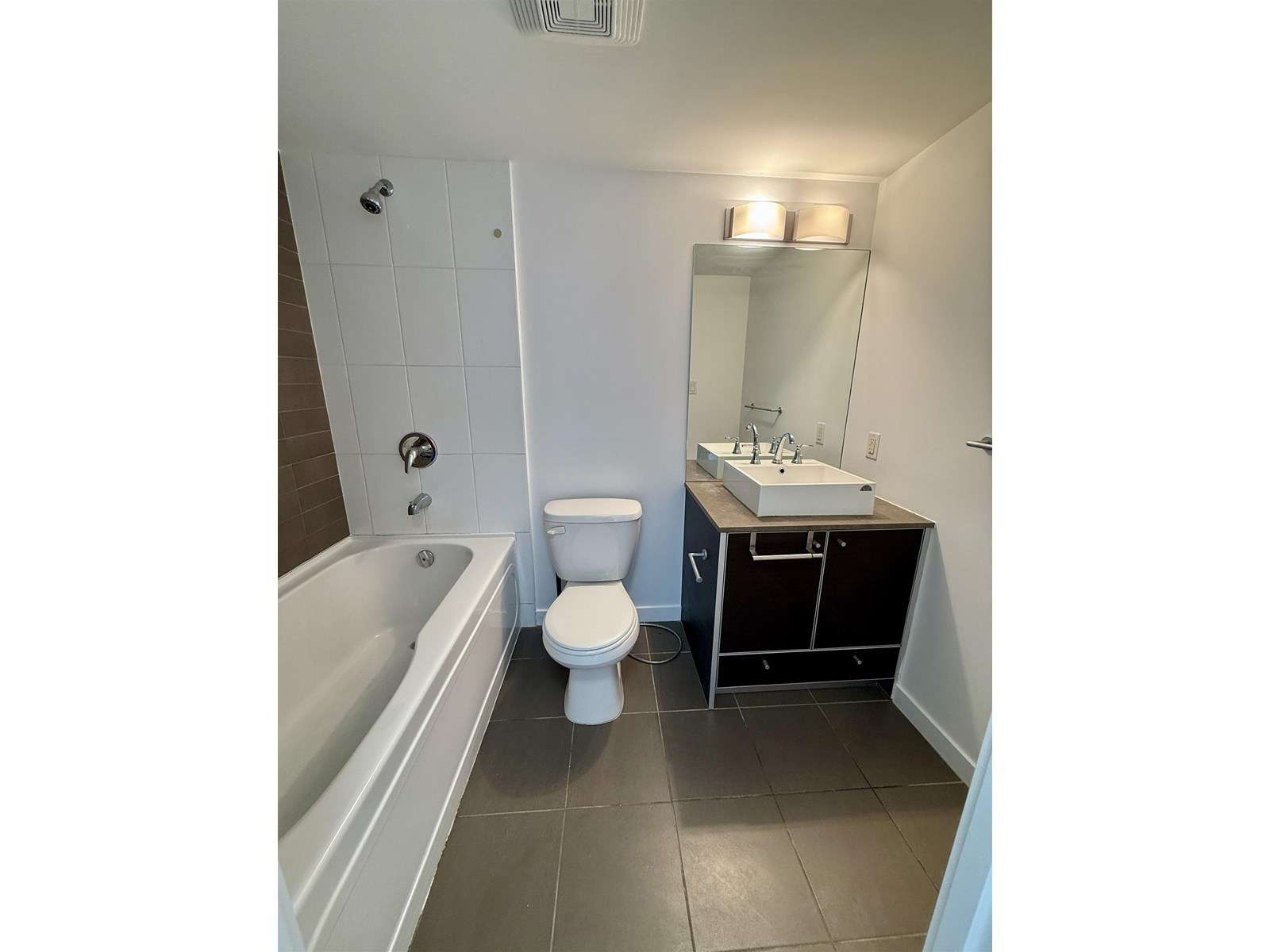 Photo 8 of 1602 9981 Whalley Boulevard, Surrey BC