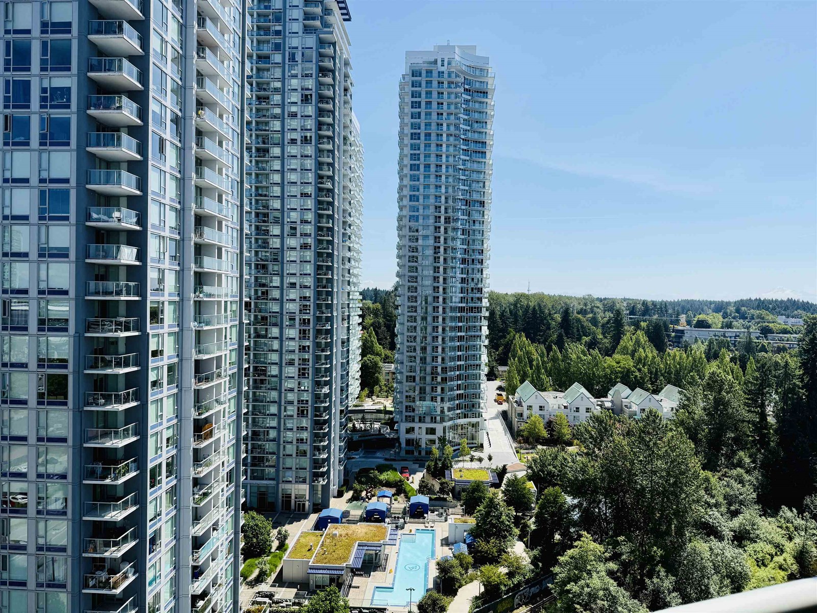 Photo 6 of 1602 9981 Whalley Boulevard, Surrey BC