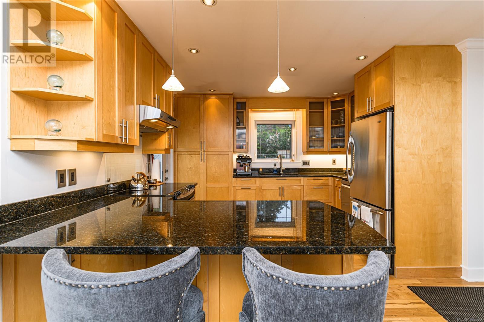 Photo 13 of 870 Pendene Pl, Saanich BC