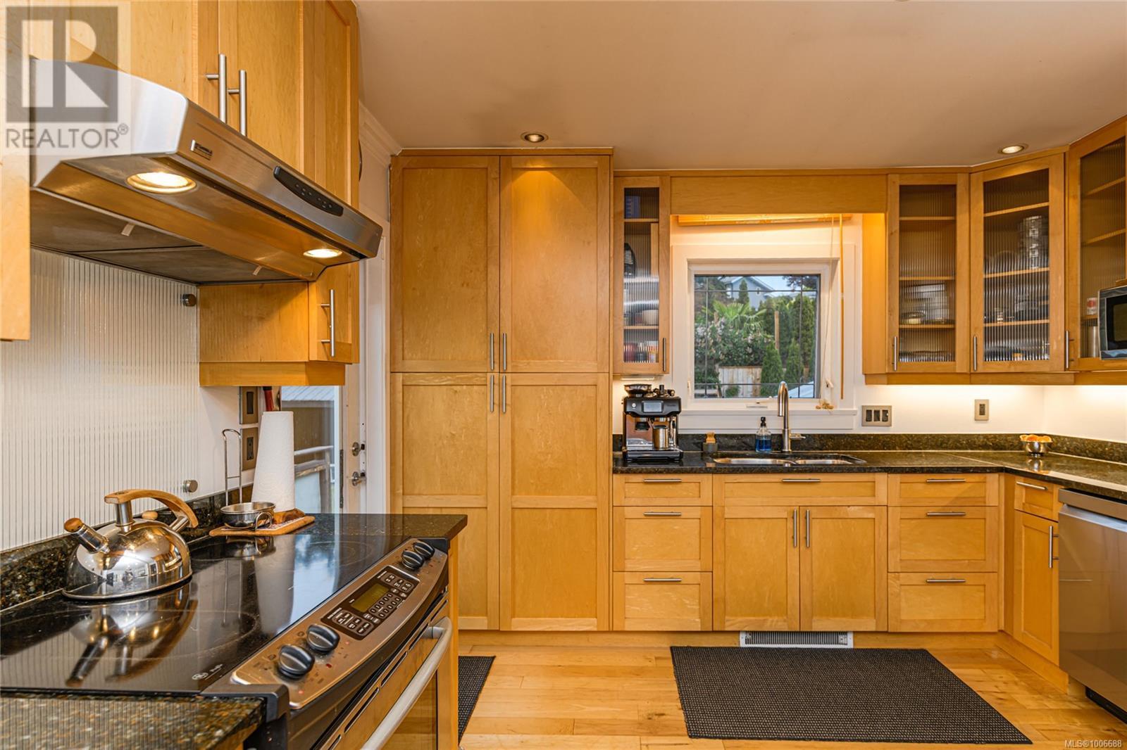 Photo 14 of 870 Pendene Pl, Saanich BC