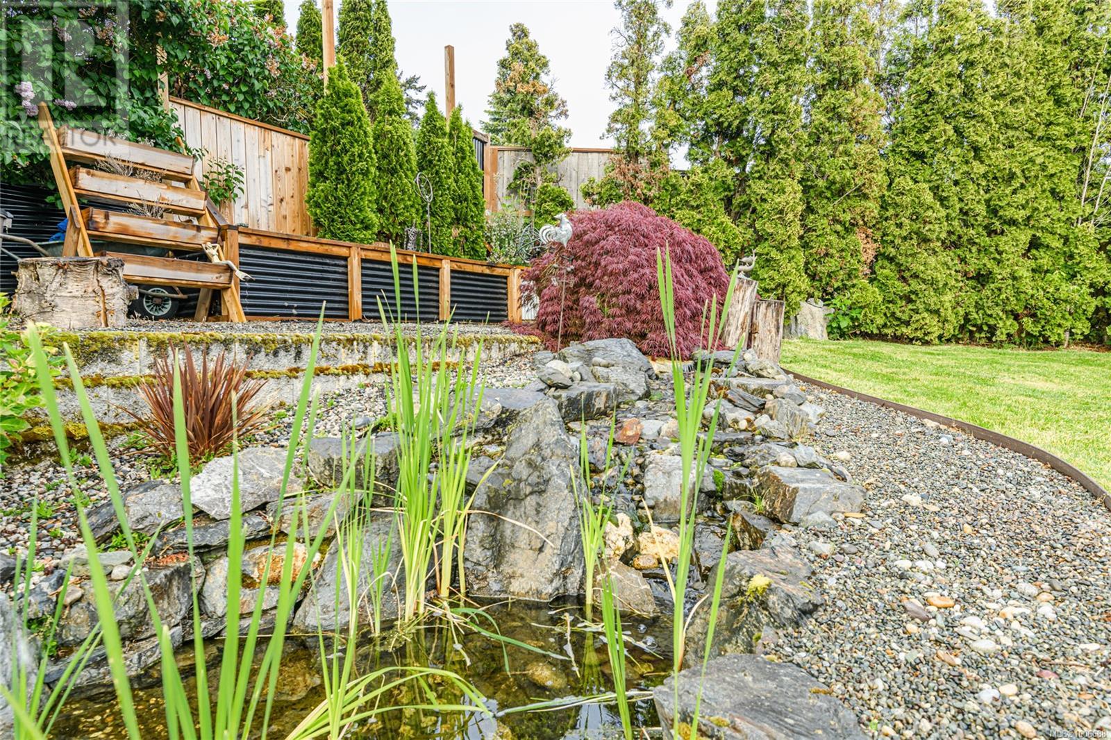 Photo 2 of 870 Pendene Pl, Saanich BC