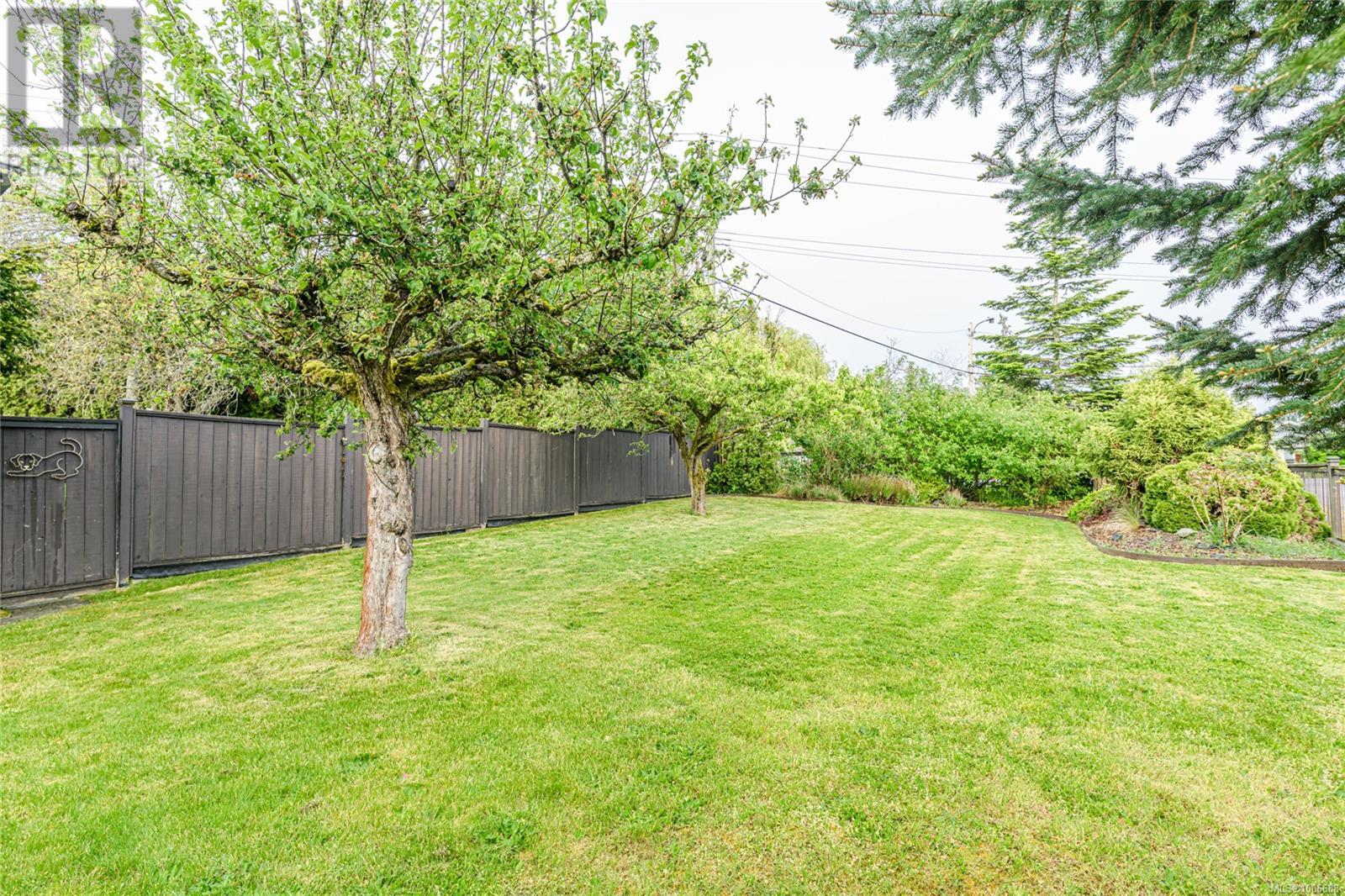 Photo 41 of 870 Pendene Pl, Saanich BC